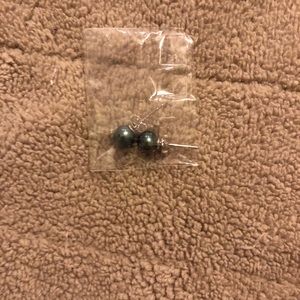 vantel pealrs black pearl earrings NEW